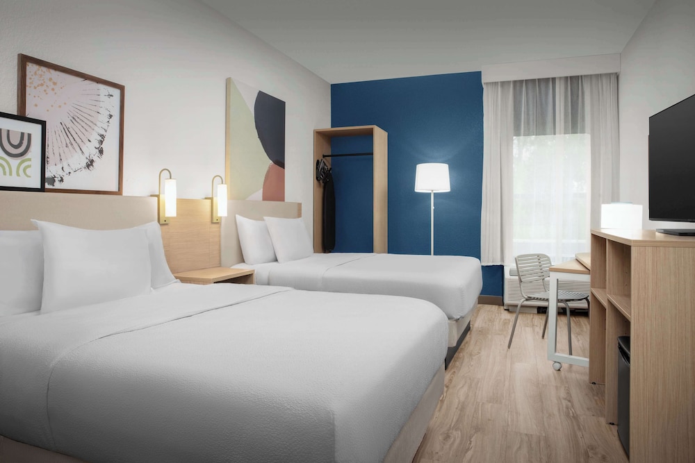 Room, 2 Queen Beds, Hearing Accessible - Photo 1