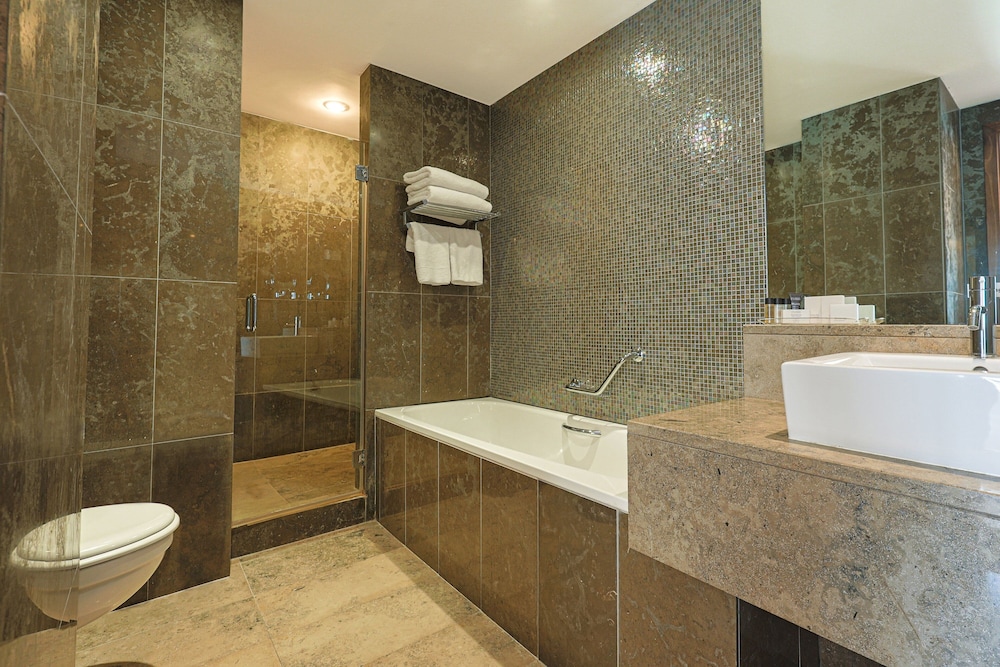 Deluxe Room, 1 King Bed, City View - Photo 2