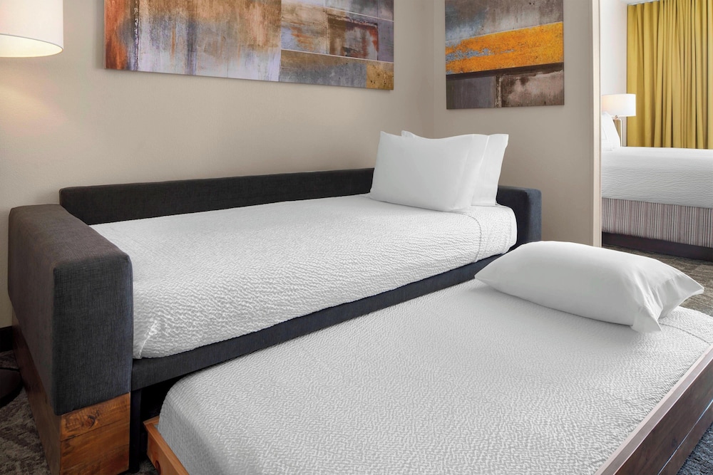 Suite, 1 King Bed - Photo 2