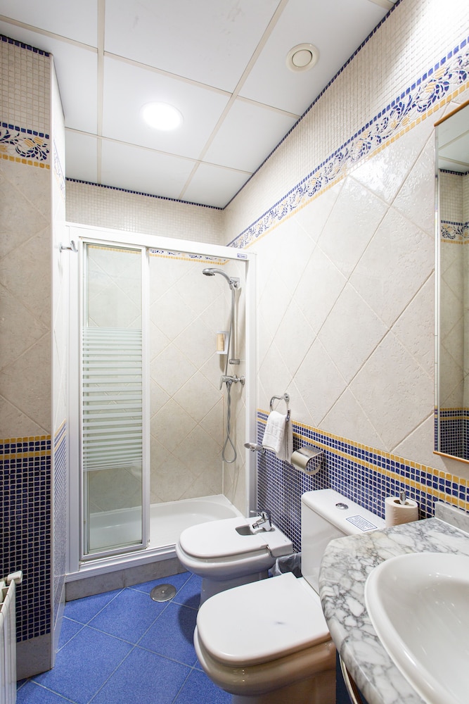 Double or Twin Room (Interior) - Photo 5