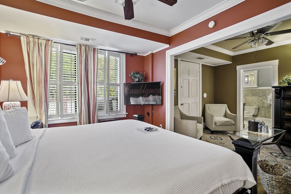 Deluxe Room, 1 King Bed, Balcony