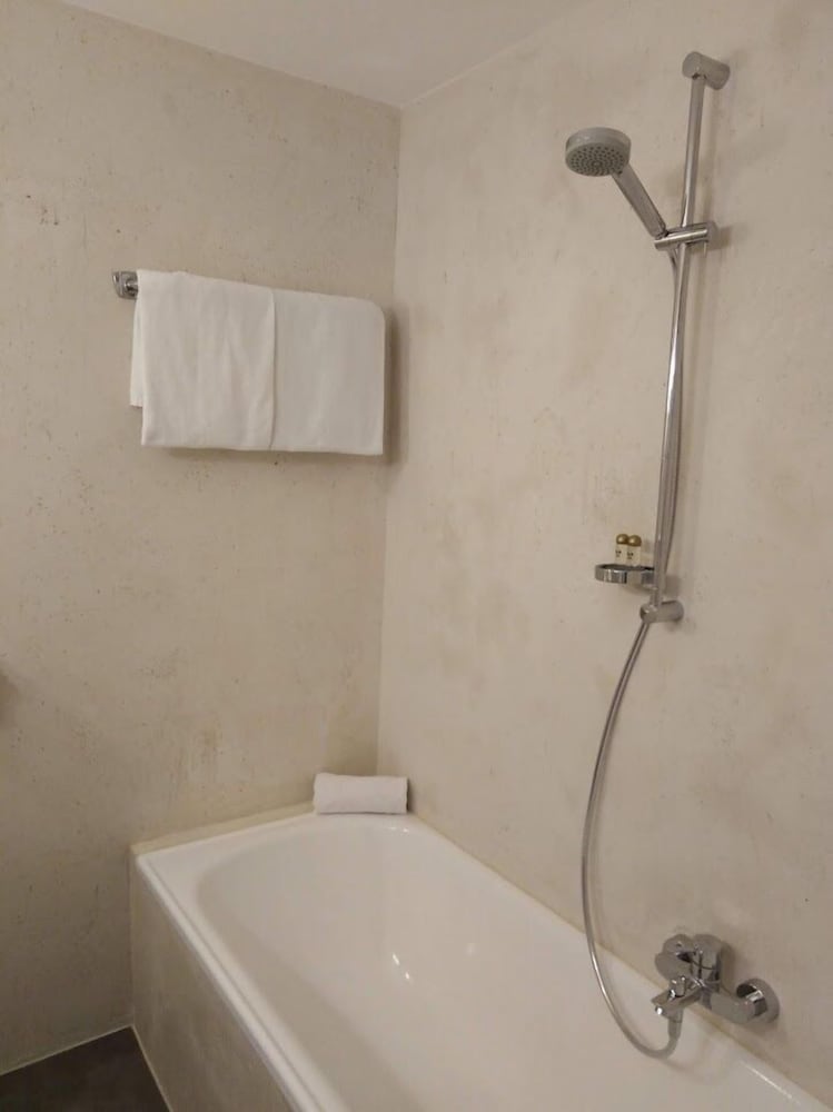 Classic Room, Partial Lake View photo 2