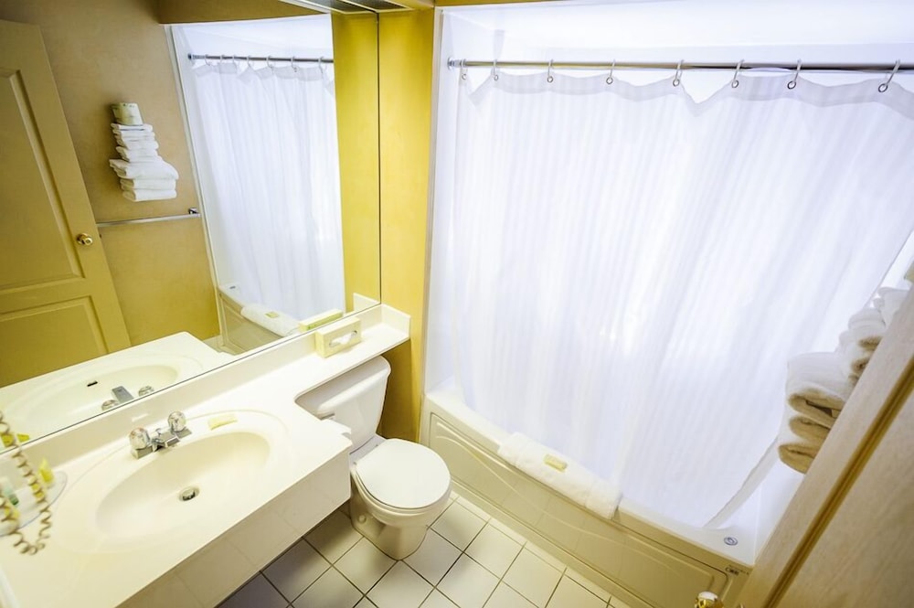 Standard Room, 1 Queen Bed - Photo 4