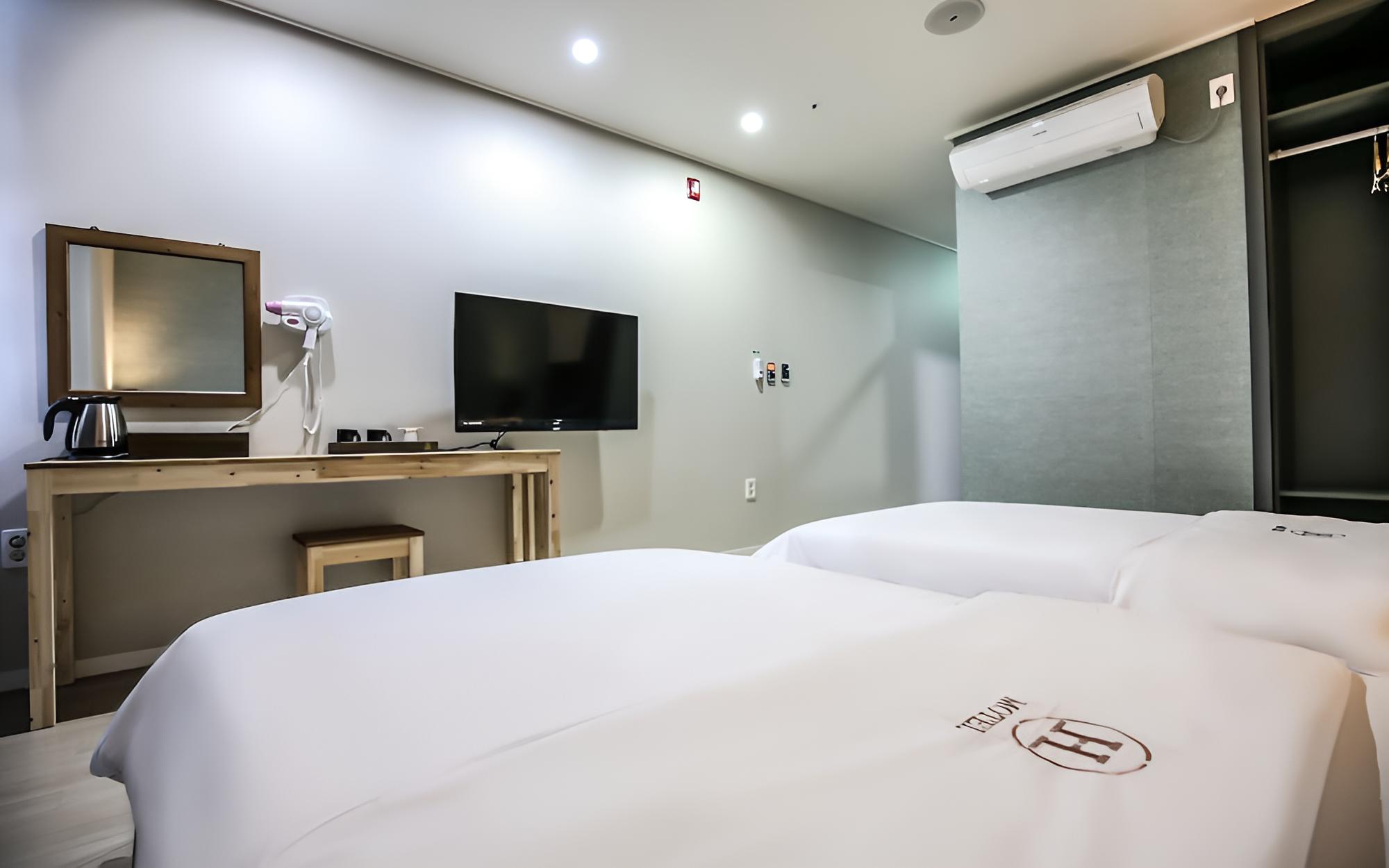 Room (Twin Room) - Photo 7