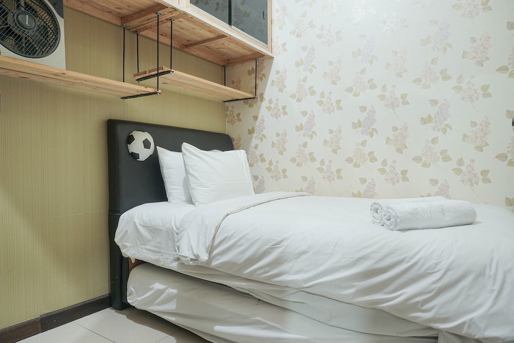 Room - Photo 8