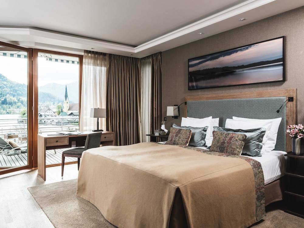 Elegant Nature Room with side lake view