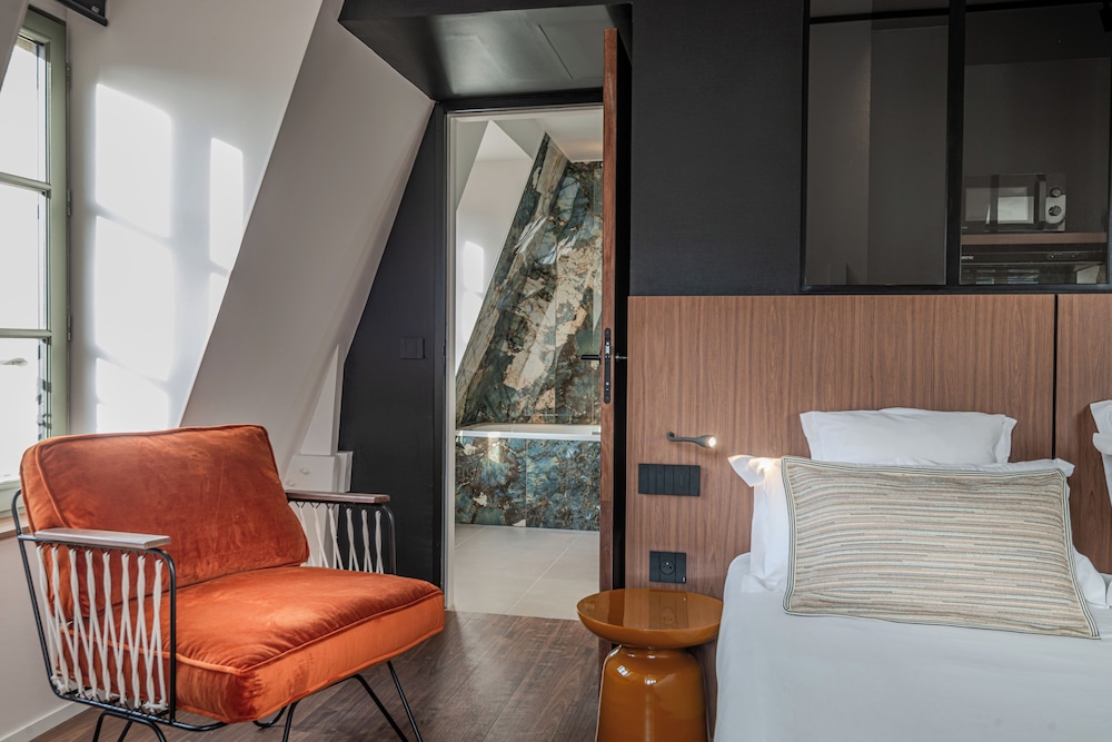 Studio, Kitchenette, City View
