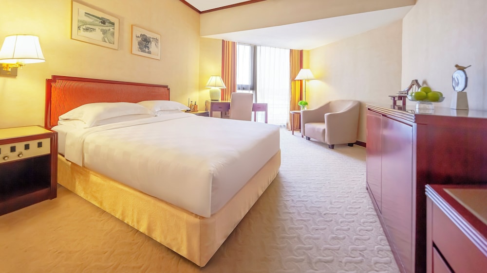 Superior Room 1 King Bed, City View photo 1