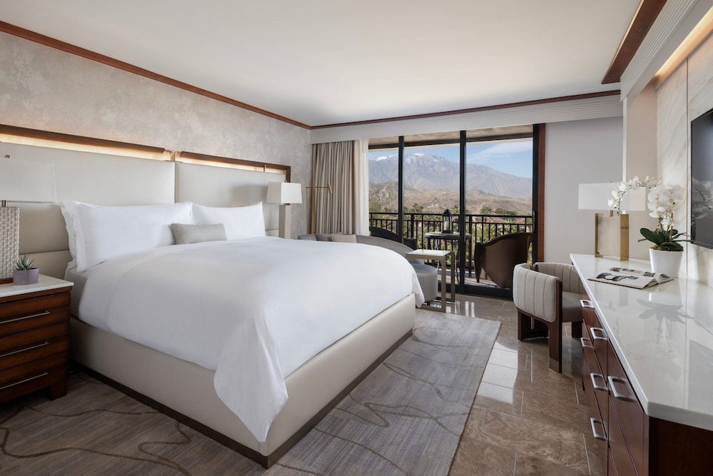 Desert View, 1 King, Balcony - Photo 2