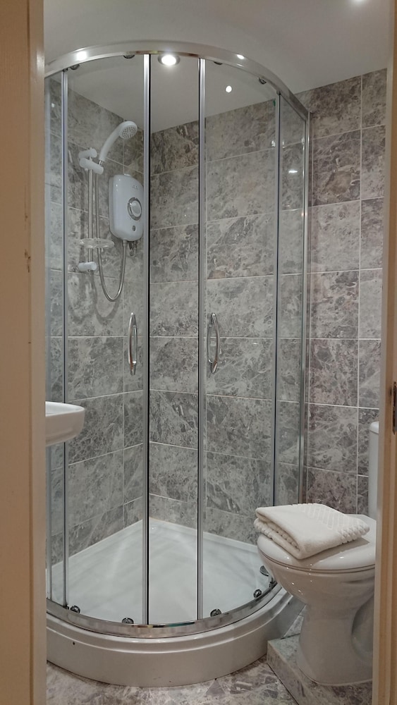 Standard Studio, Ensuite - Photo 10