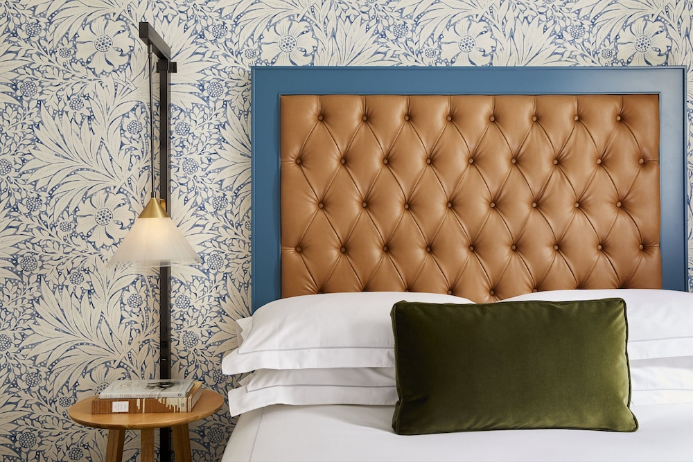 Room, 1 Queen Bed thumbnail 6