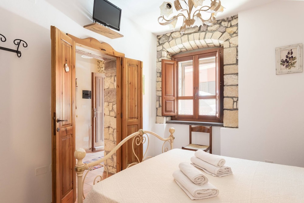 House, 3 Bedrooms, Balcony photo 1