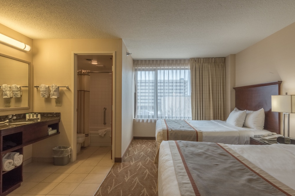 Room, 2 Double Beds - Photo 3