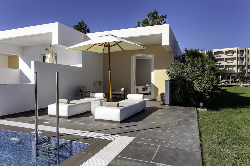 Twin Room, Pool Access, Ground Floor