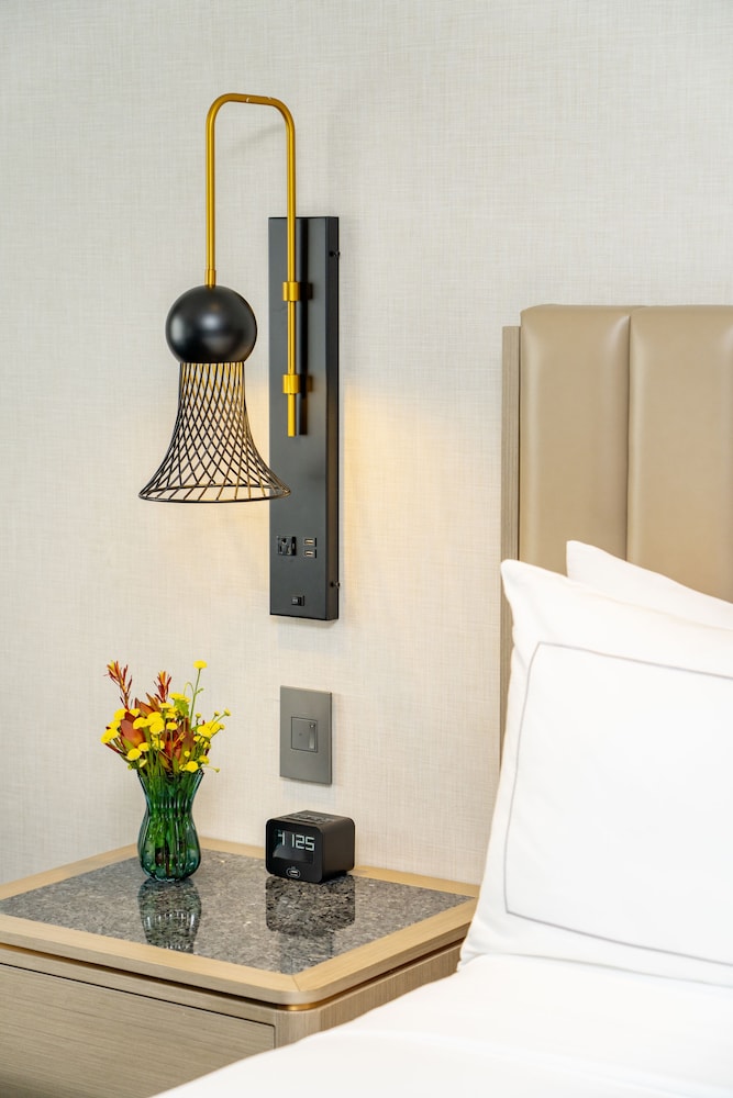 Deluxe Room, 2 Queen Beds, Accessible (Mobility & Hearing, Roll-in Shower) - Photo 2