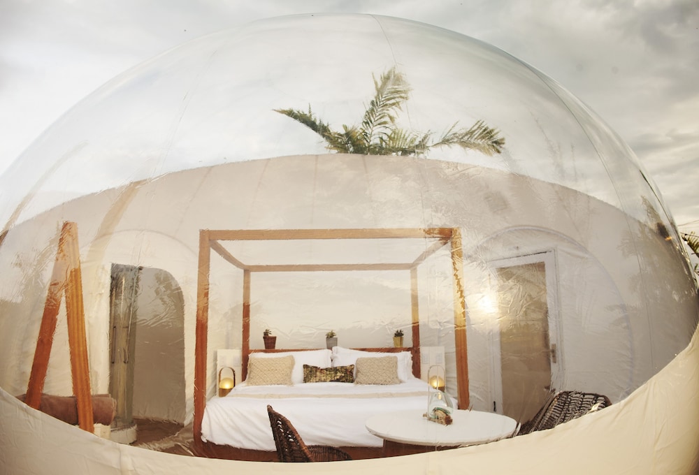 Double Bubble One King Bed with Exterior Bathtub, photo 6
