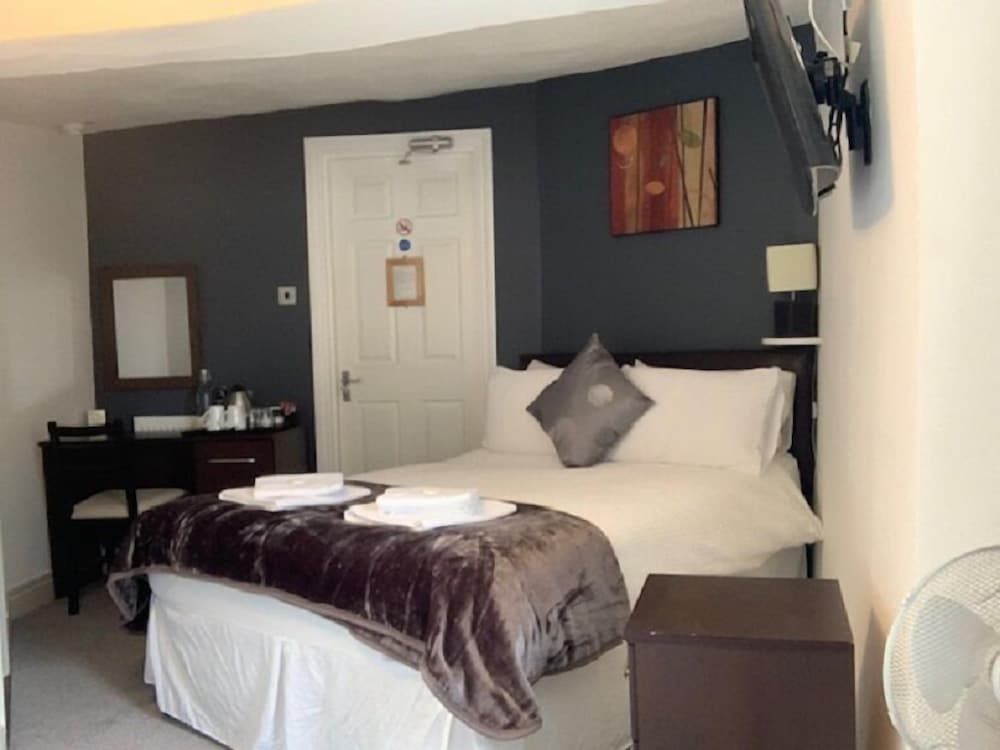 Small Double Ensuite