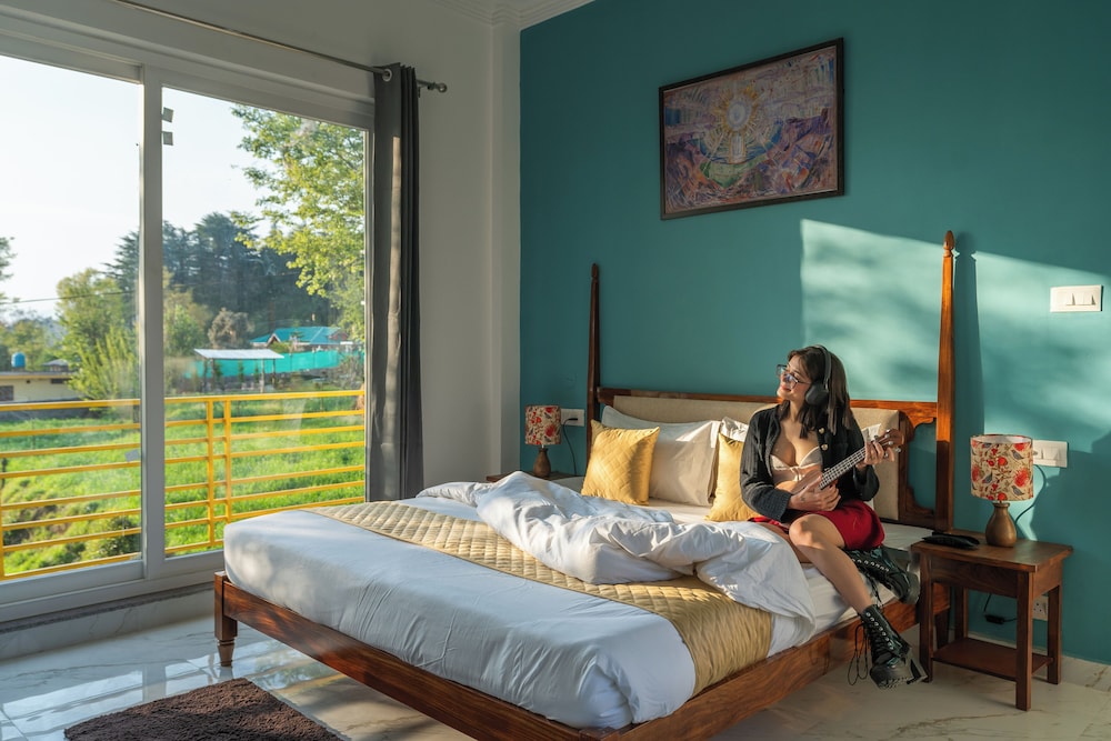 Deluxe Double Room with Balcony photo 3
