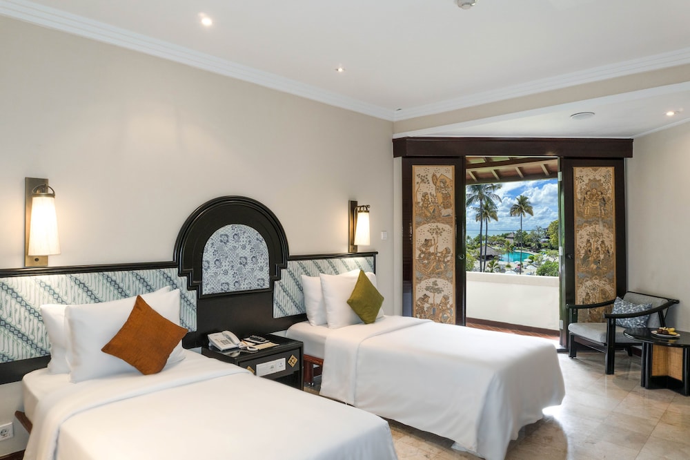 Deluxe Room, 1 King Bed, Partial Sea View