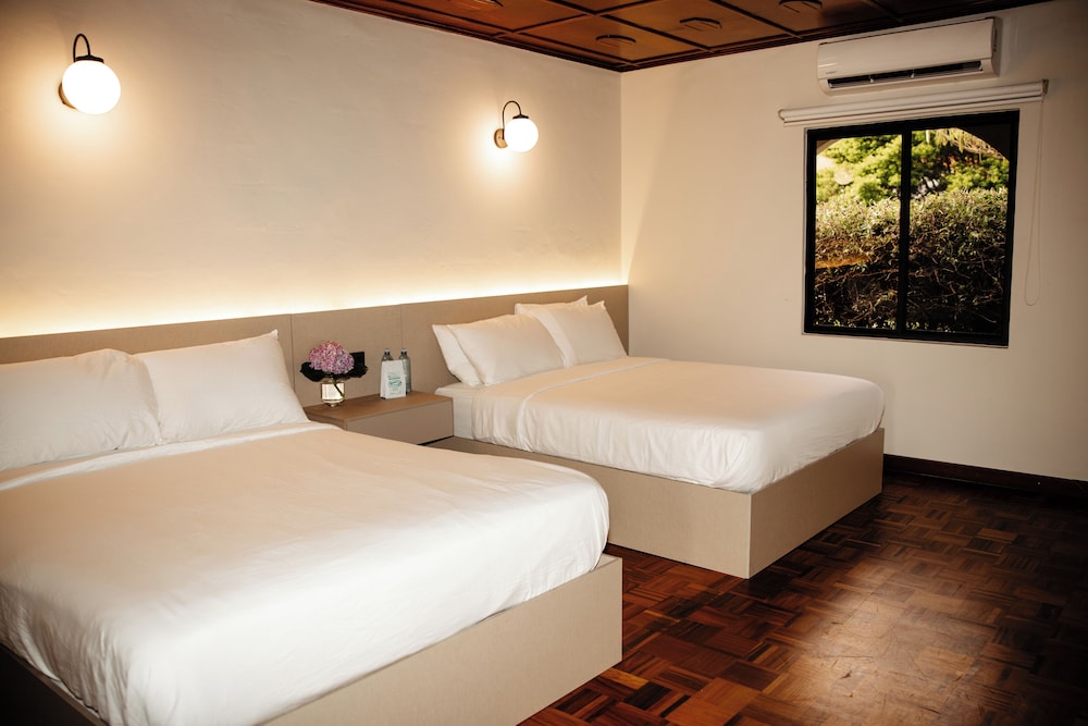 Deluxe Double Room, 2 Queen Beds photo 3