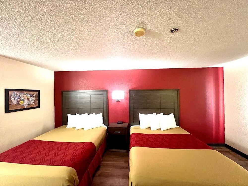 Standard Room, 2 Queen Beds, Non Smoking - Photo 3