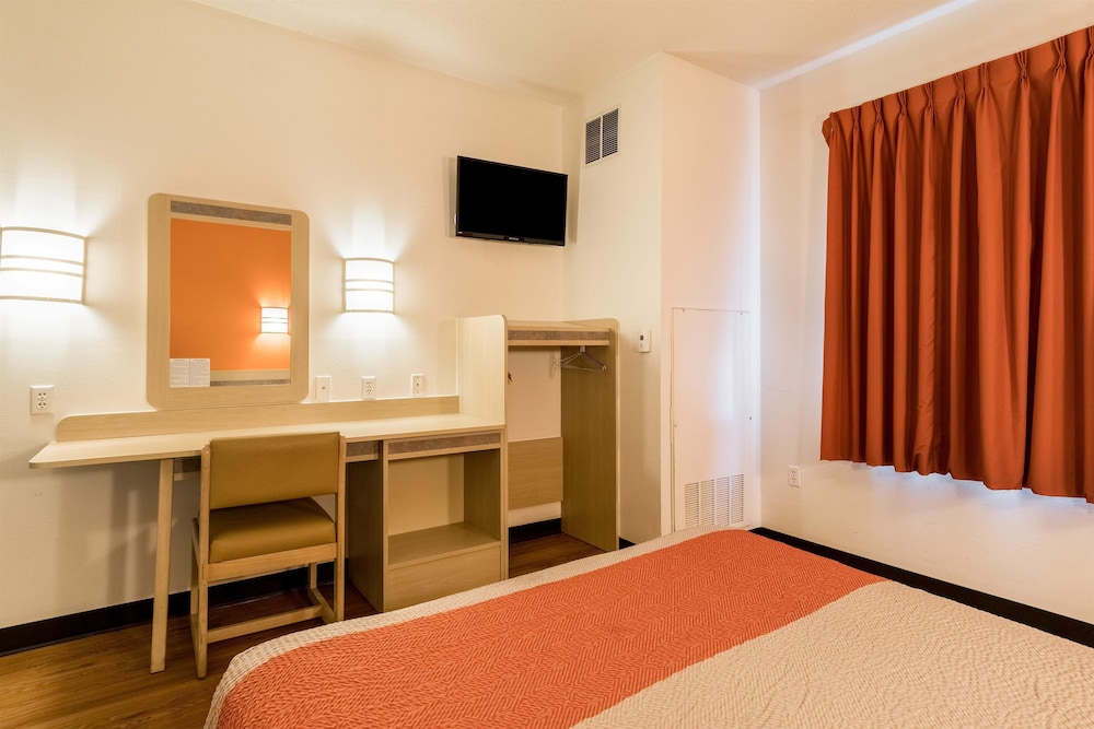 Standard Suite, Multiple Beds, Non Smoking photo 2