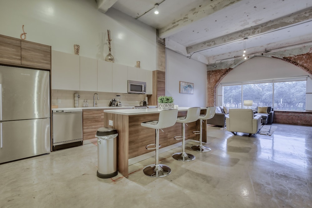 Exclusive Apartment, 3 Bedrooms, 2 Bathrooms, City View photo 1