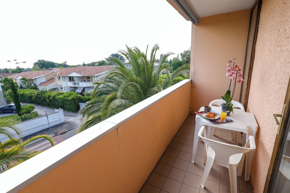 Classic Studio Suite, Balcony, Garden View photo 2