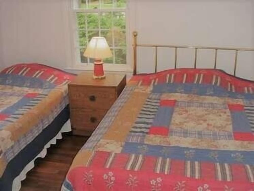 House, 2 Bedrooms photo 3