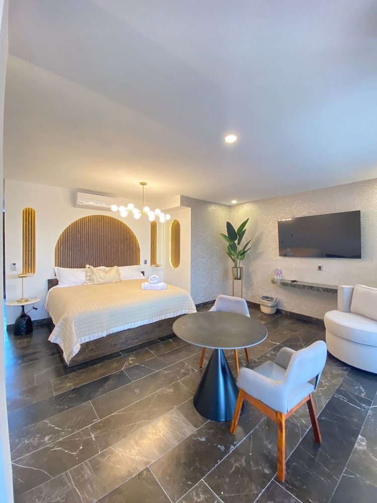 Master Suite con Balcón 136