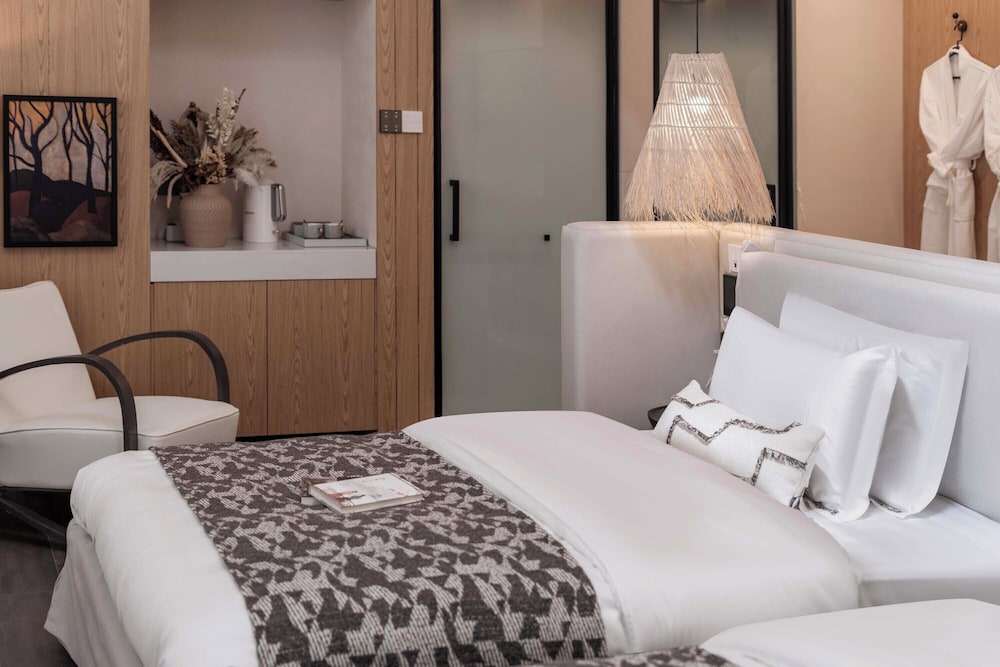 Superior Twin Room, City View photo 3