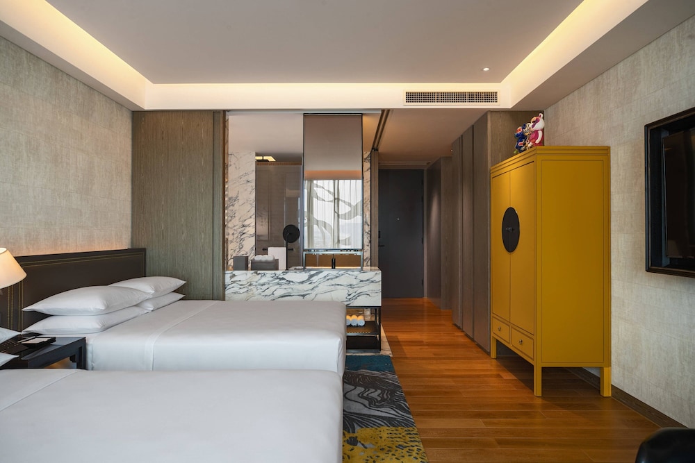 Room, 2 Double Beds, City View photo 3
