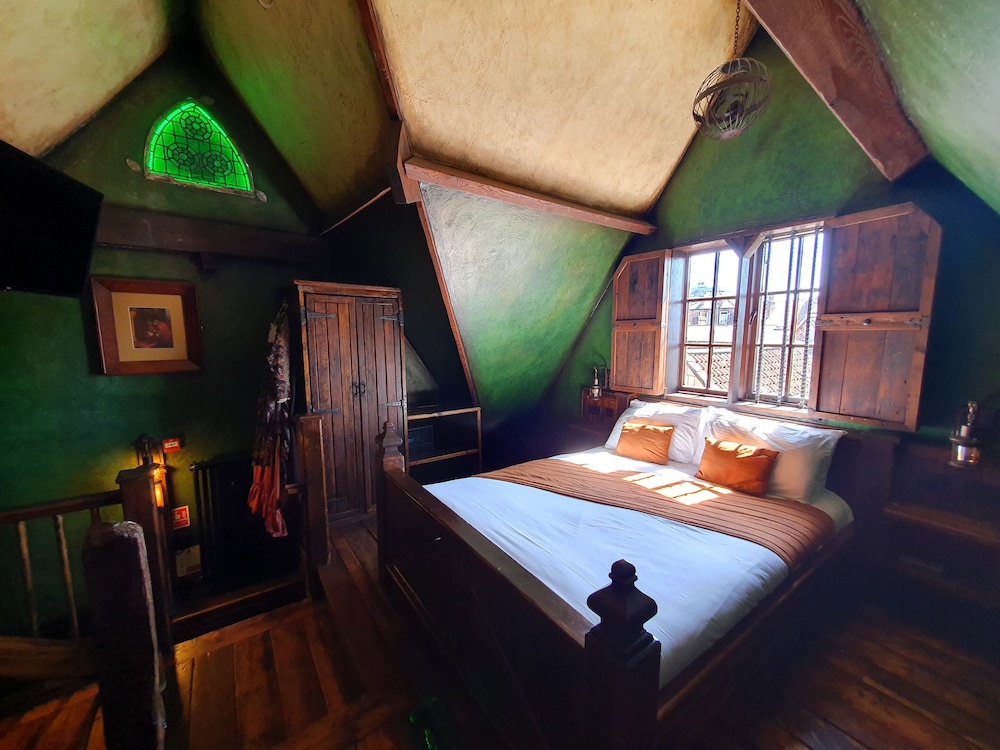 Traditional Suite, Ensuite (Apothecary)