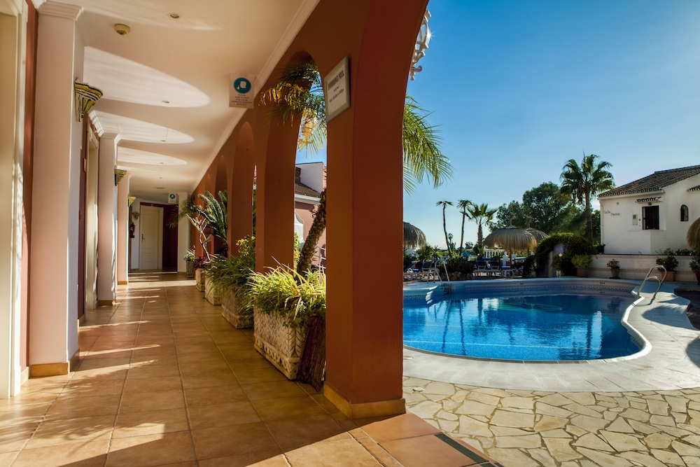 Comfort Room, Terrace, Partial Ocean View - Photo 8