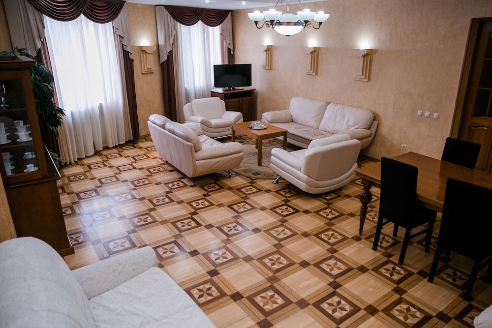 Suite, 1 King Bed photo 3