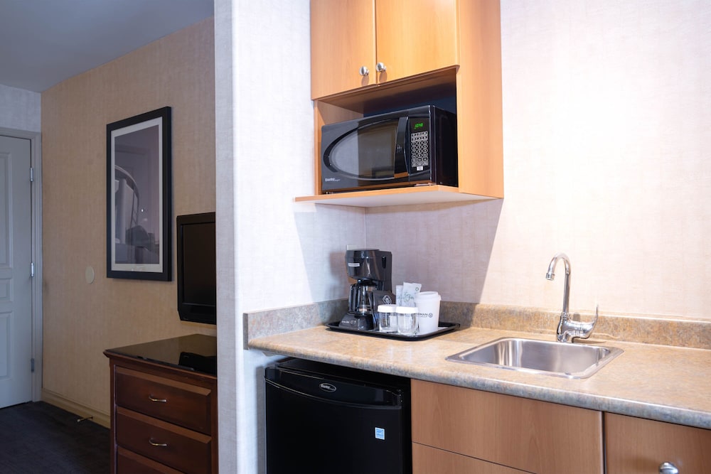 Standard Suite, 1 King Bed with Sofa bed, Kitchenette - Photo 3