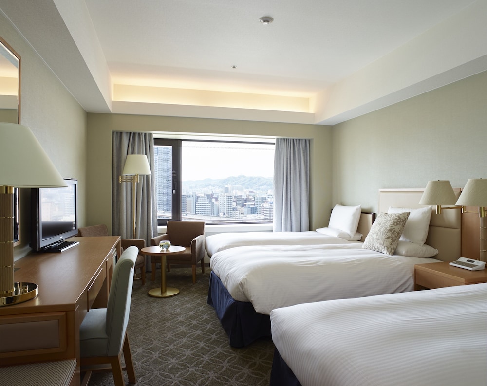 Standard Triple Room, No Choice Of Smoking Preference (6-15f, Main Floor) - Photo 1