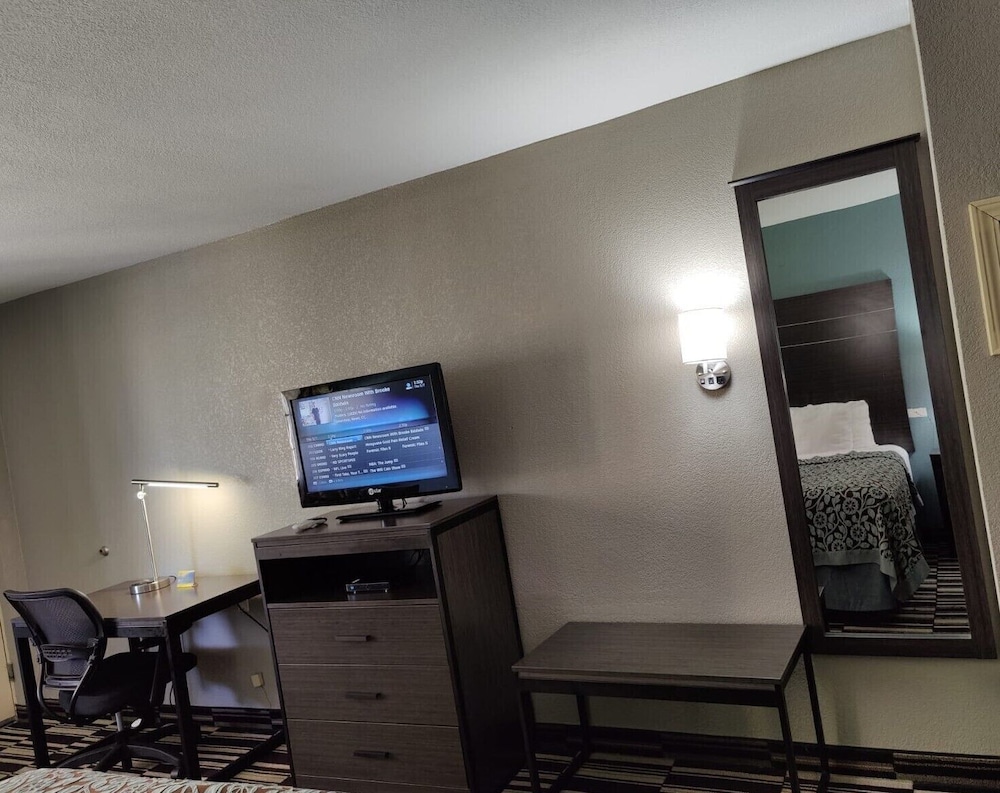 Room, 1 King Bed, Non Smoking - Photo 2