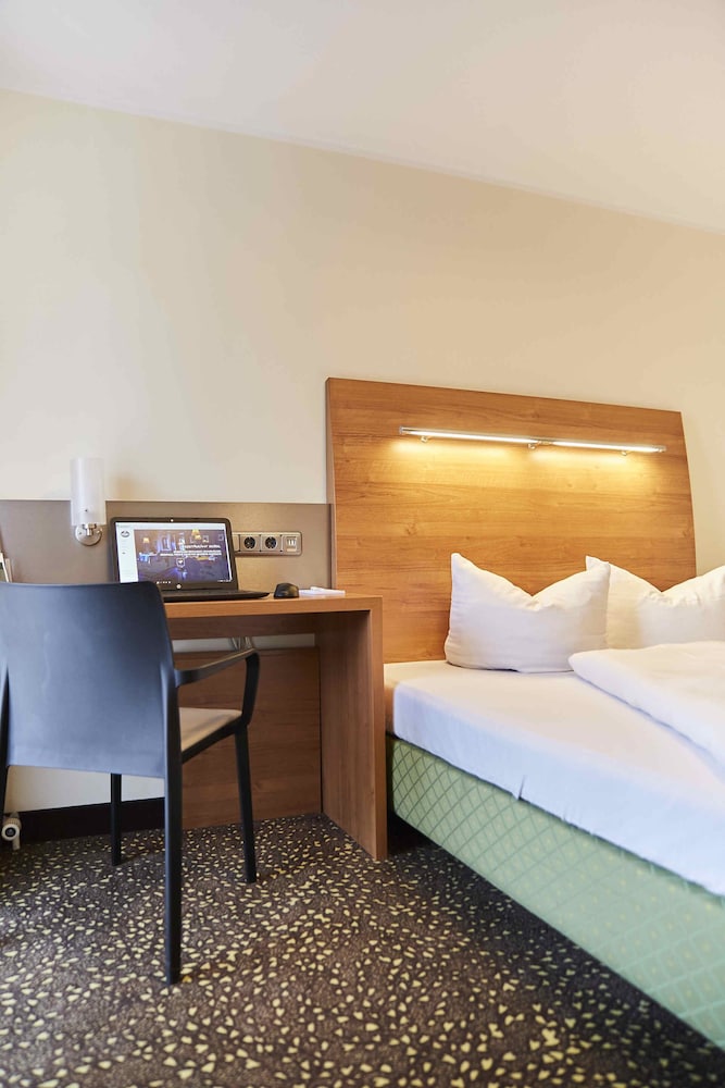 Economy Double Room, 1 Queen Bed, Non Smoking, Air conditioning photo 2