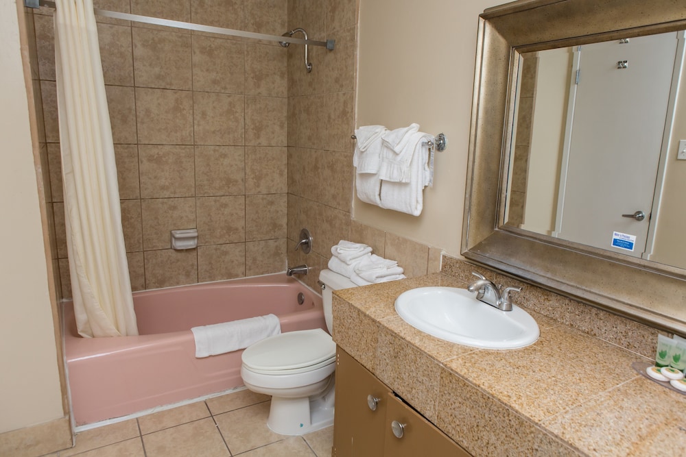 Suite, 2 Bedrooms - Photo 25