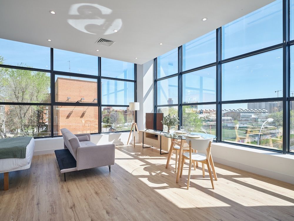 Business Suite - Photo 9
