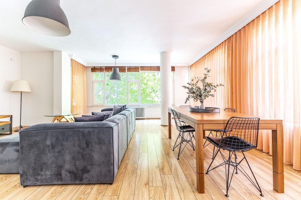 Apartment photo 2