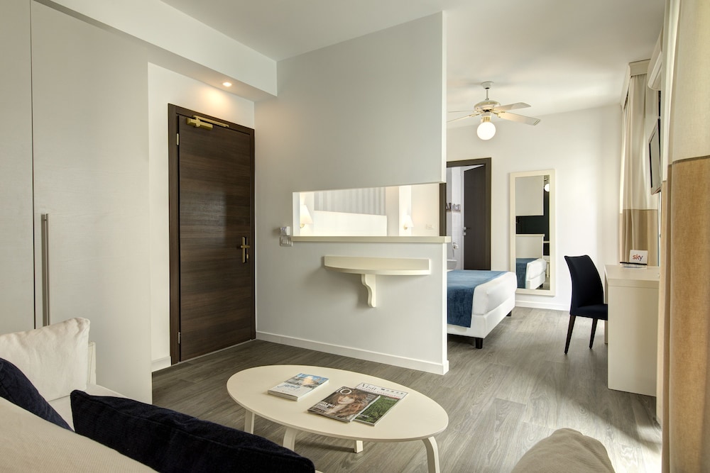 Junior Suite, Terrace, Partial Sea View (Lettino da spiaggia incluso) photo 2