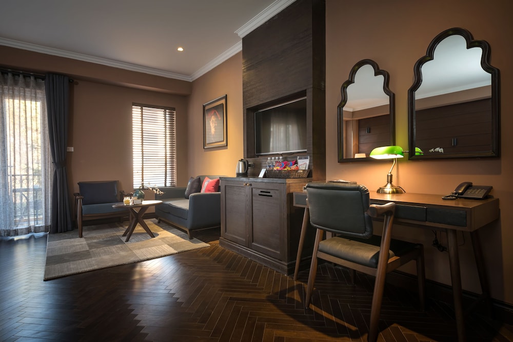 Family Room, Balcony photo 3