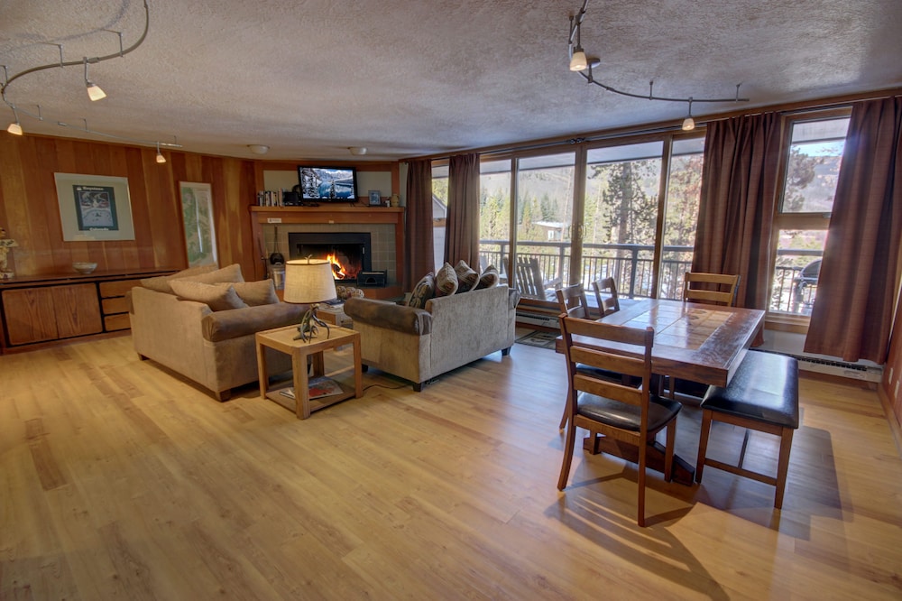 Condo, 2 Bedrooms, Pool Access, Mountain View photo 1