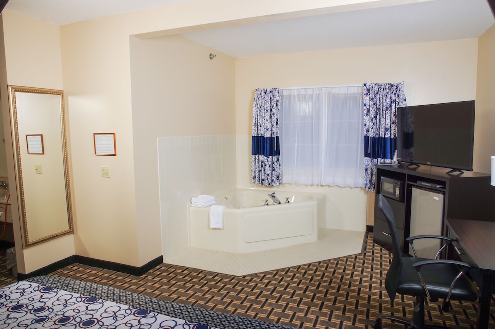 Suite, 1 King Bed, Jetted Tub photo 3