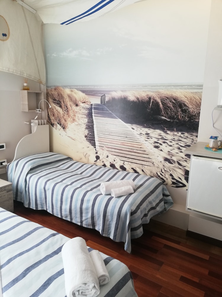 Basic Twin Room photo 1
