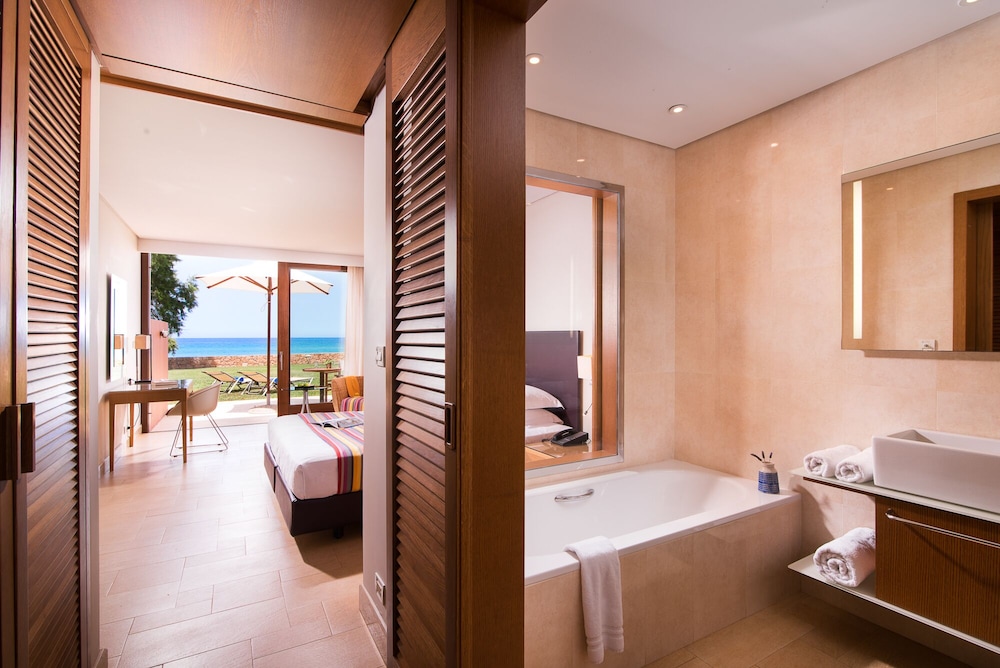 Superior Bungalow, Sea Facing photo 2