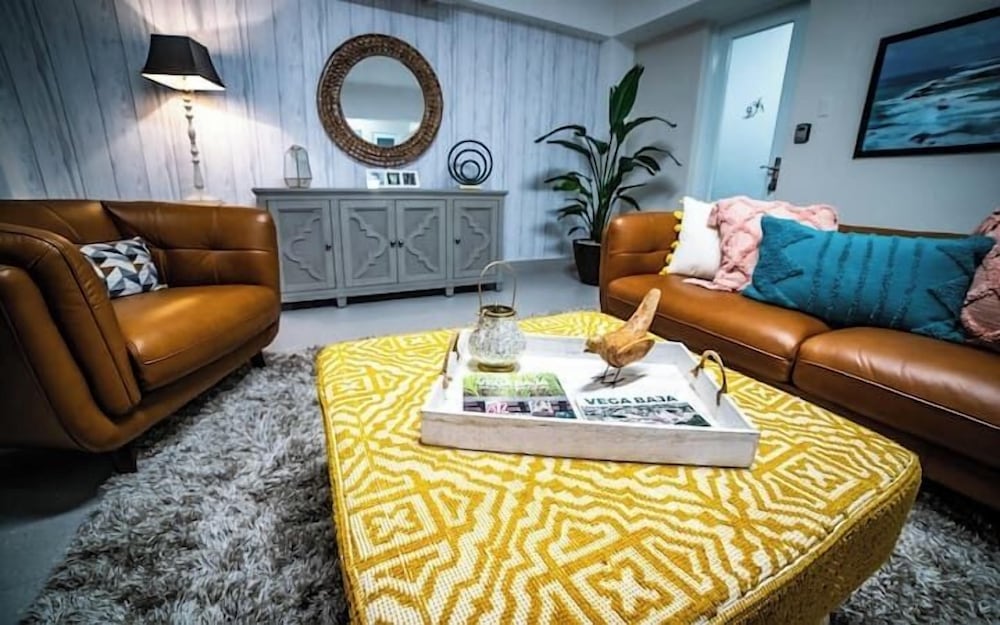 Family Townhome, Multiple Bedrooms, Balcony, City View