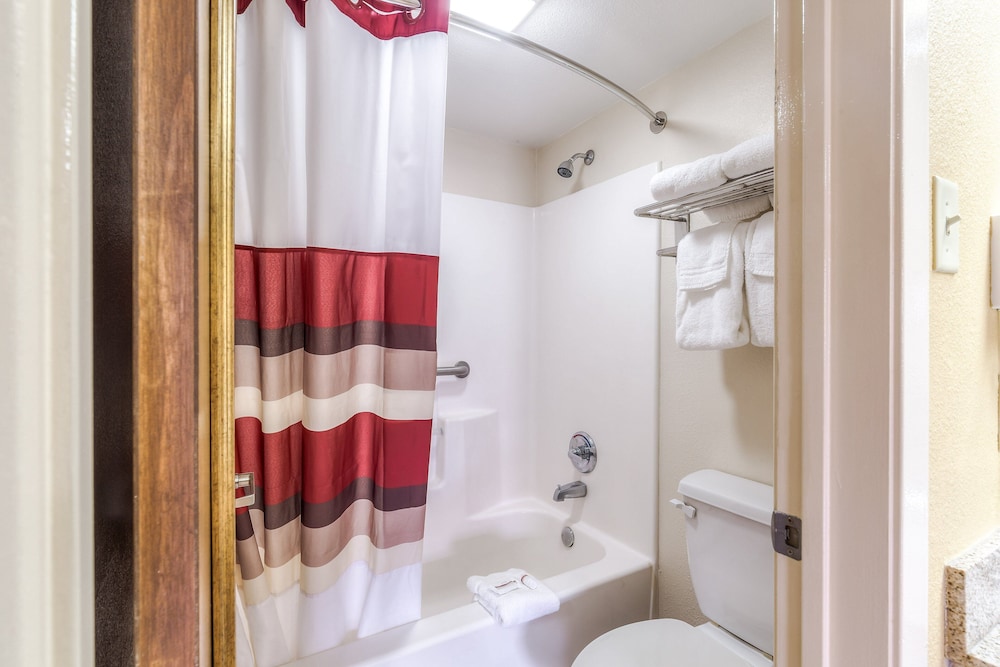 Deluxe Room, 2 Queen Beds, Non Smoking - Photo 10